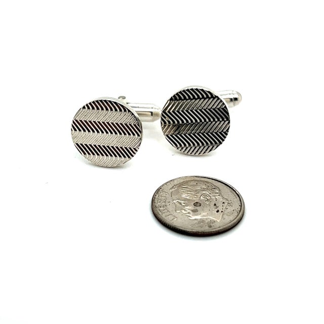 Contemporary 1990s Tiffany & Co Estate Mens Chevron Circle Cufflinks Sterling Silver, 2 Pieces For Sale - Image 3 of 8