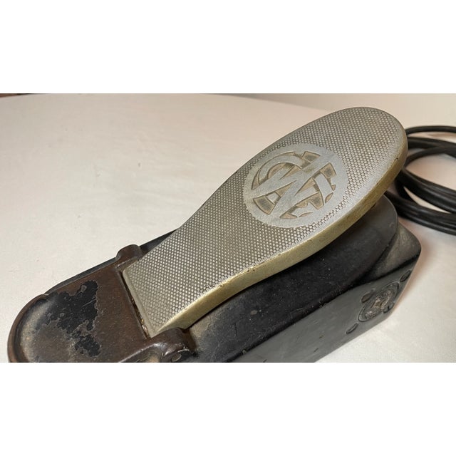 Working Antique 1800's Willcox & Gibbs Depose Cast Iron Miniature Sewing Machine For Sale - Image 4 of 10