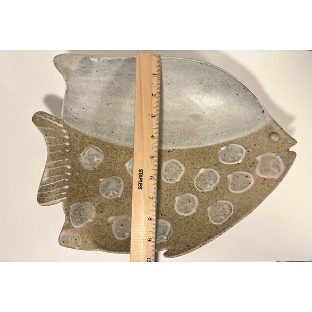 1970s Mid-Century Modern Vintage Coastal Fish Platter Studio Pottery Signed For Sale - Image 5 of 6