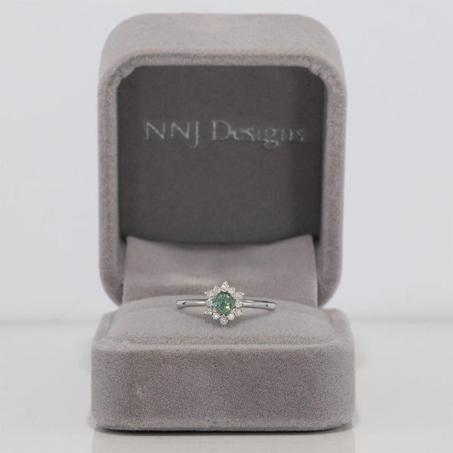 Modern Alexandrite Ring With Earth-Mined Diamond Accents: Solid 14k Gold, Size 6.75 For Sale - Image 3 of 10