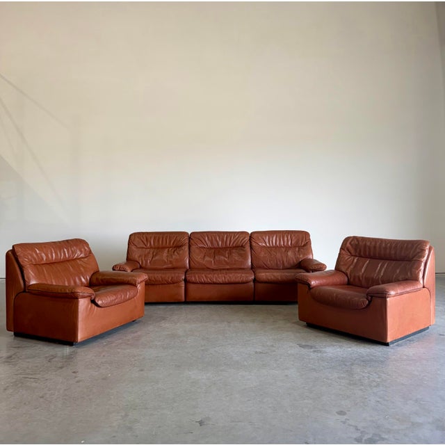Vintage 1970’s Swiss De Sede DS-66 3 seat sofa. Light warm tone brown leather with black piping on cushions, matching...
