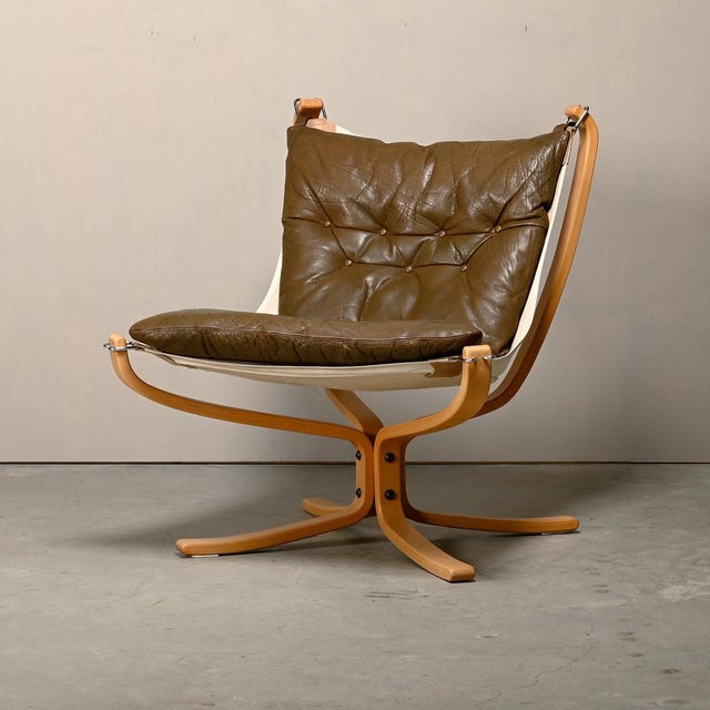 Vatne Møbler Set of Falcon Chair with Ottoman in Brown Leather by Sigurd Ressell for Vatne Møbler, 1970s For Sale - Image 4 of 18