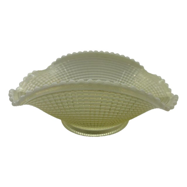 Late 19th Century Albany Model Flint Ribbed Spiral Pattern Ivory Clear Opalescent Uranium Bowl For Sale