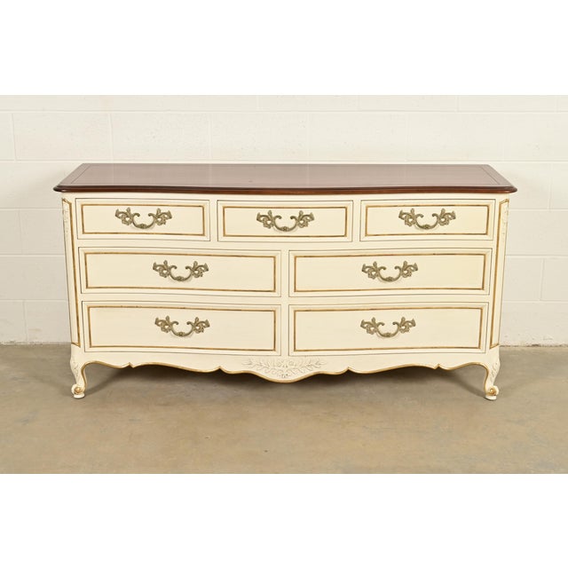 A gorgeous French Provincial Louis XV style seven-drawer dresser or chest of drawers By Kindel Furniture USA, 1970s Carved...
