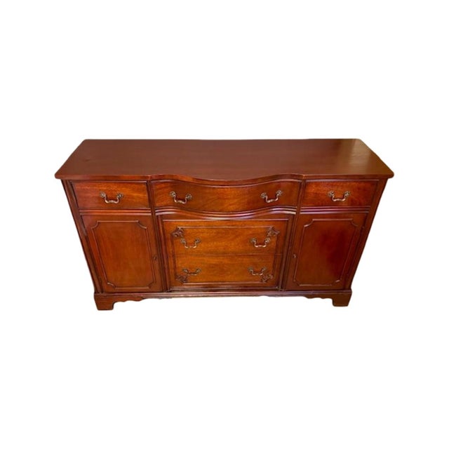 Traditional Vintage c.1950's Duncan Phyfe "Style" Red Mahogany Buffet / Sideboard For Sale - Image 3 of 15