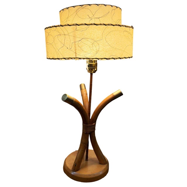 1950s Restored Hourglass Palm Shaped Rattan & Mahogany Lamp W/ Whipple Stitch Shade For Sale - Image 4 of 10