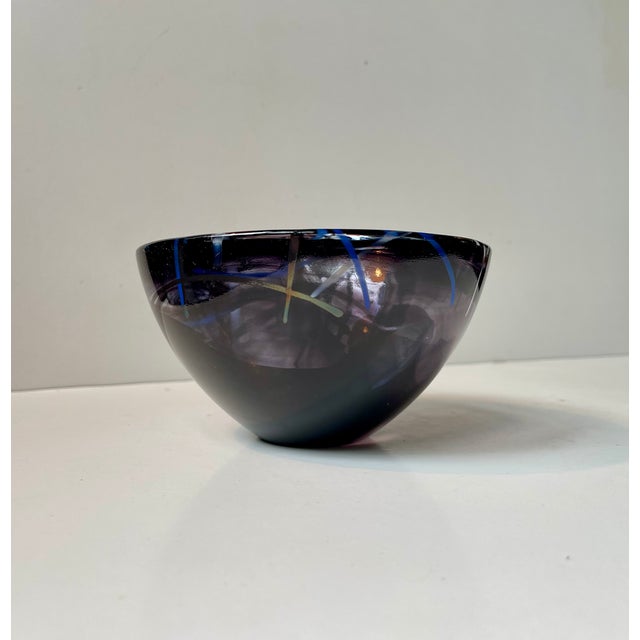 Black Contrast Art Glass Bowl by Anna Ehrner for Kosta Boda, 1990s For Sale - Image 8 of 8