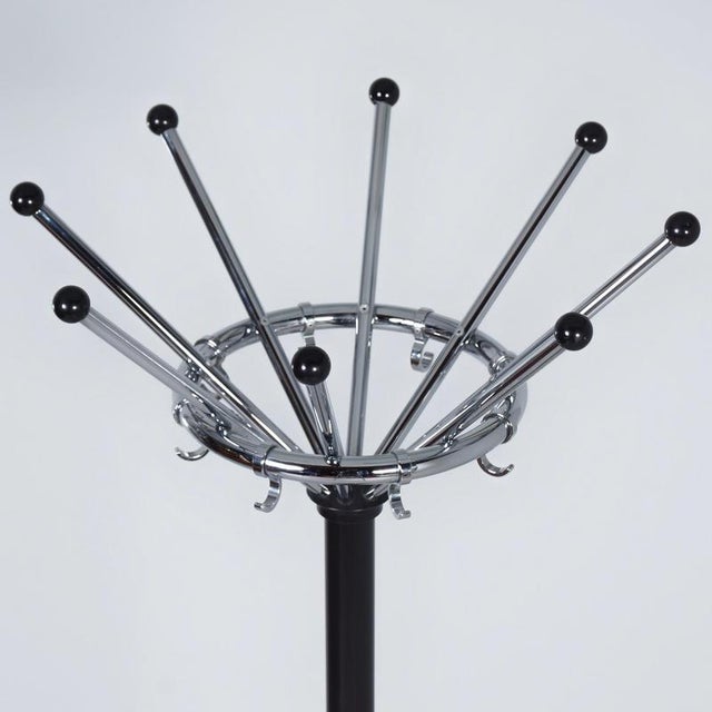 Gispen 1016 coat rack Dutch Originals is an iconic coat rack with a clean and timeless design. The chrome-plated frame...