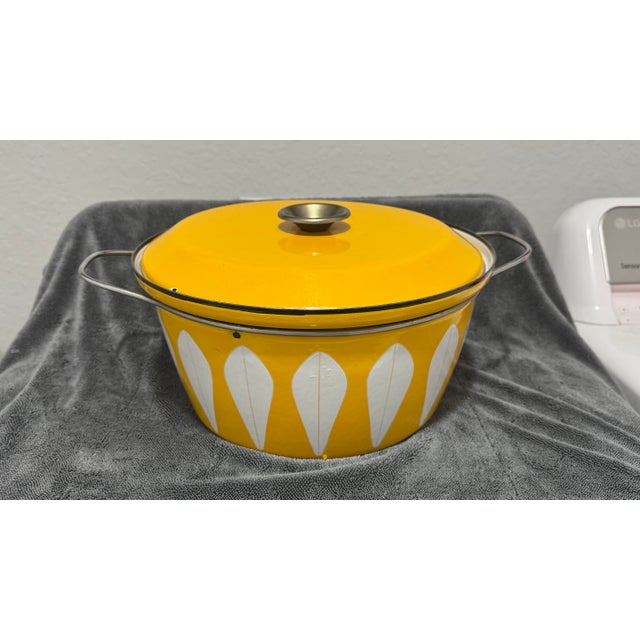 Up for sale is a stunning, highly collectible vintage mid-century modern Cathrineholm enamelware lidded pot in the iconic...