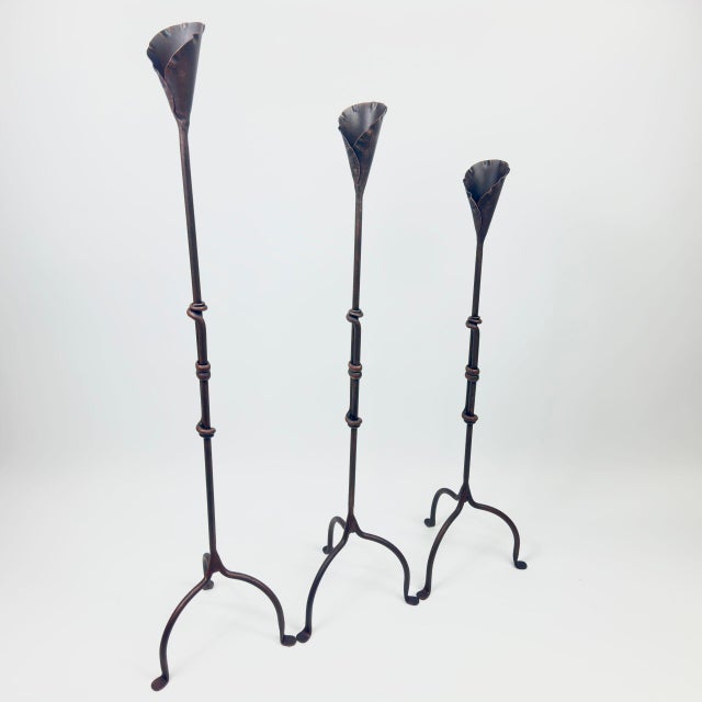 2020s Hand Forged Iron Candelabra Set of 3 (87-107cm) Antique Copper Finish Sculptural Calla Lily Floor Set For Sale - Image 5 of 6