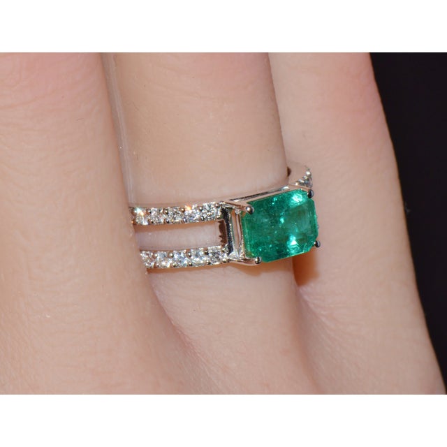 Certified Natural 1.84cts Emerald & Diamond 18k White Gold Double Shank Ring, Size 6.5 For Sale - Image 9 of 13
