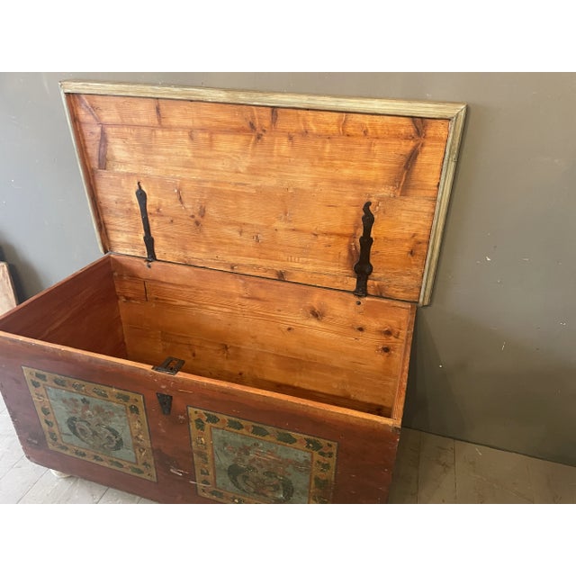 This enchanting antique large chest is an absolute eye-catcher. We completely sanded and oiled the inside. The paint on...