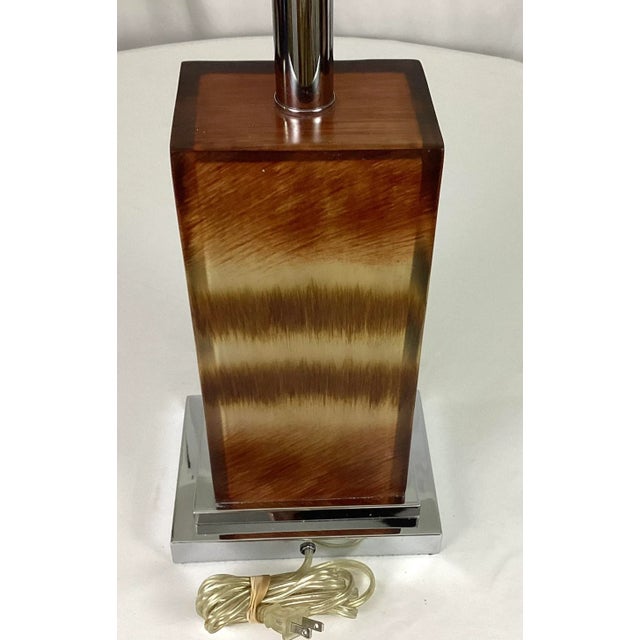 1950s 1950s Mid-Century Modern Luminaire Resin and Chrome Table Lamp For Sale - Image 5 of 10