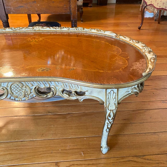1940s French Provincial Style Kidney-Shaped 5 Leg Coffee Table With Inlaid Marquetry Top and Glass Overlay For Sale - Image 16 of 18
