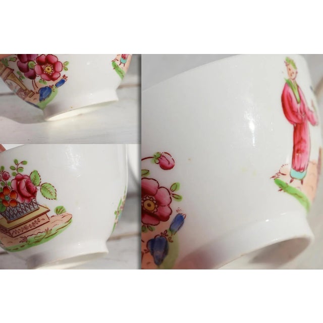 Late 19th Century Set of Two Porcelain Chinese Bowls Depicting Lady's in Gardens For Sale - Image 6 of 13