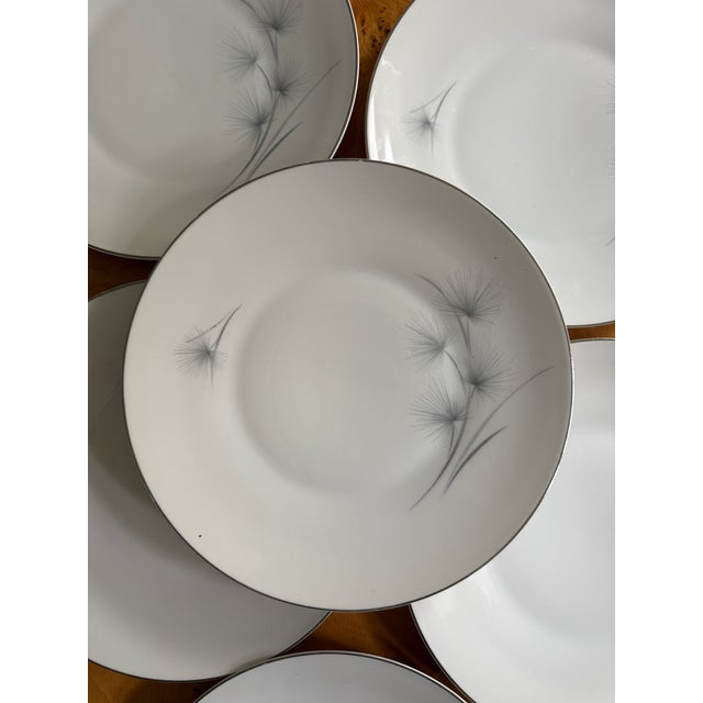 Contemporary 1950s Set of Eight (8) Hutschenreuther Caribe Dinner Plates 10.5 Inch German Porcelain White Blue Gray Platinum Rim Minimalist For Sale - Image 3 of 7