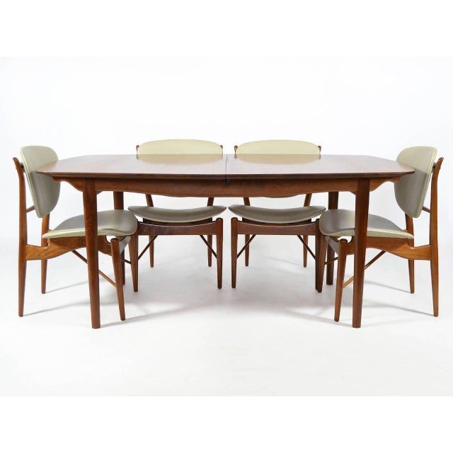 This exquisite dining set by Finn Juhl was designed in 1951 and is classic Juhl. The sculptural frames of the model FJ 51...