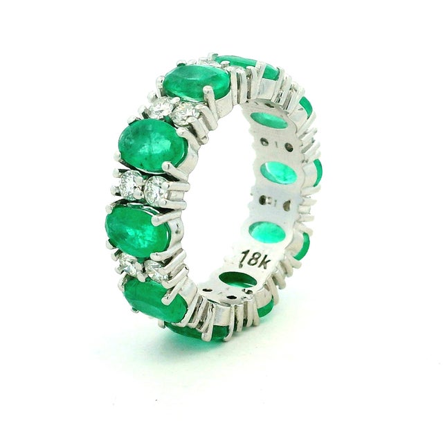 2020s Colombian Emerald and Diamond 18k White Gold Full Eternity Band Ring, Size 6.5 For Sale - Image 5 of 10
