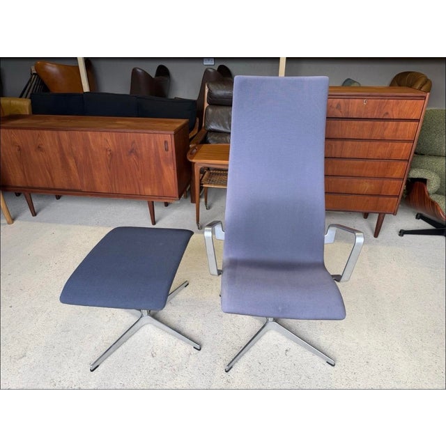 Set of Oxford Swivel Lounge Chair and Ottoman by Arne Jacobsen for Fritz Hansen For Sale - Image 11 of 17
