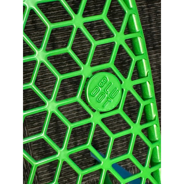 2000 - 2009 Set of 6 Blu Dot Hot Mesh Dining/Patio Chairs 2 Each White/Green/Blue For Sale - Image 5 of 5