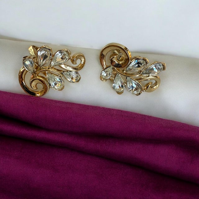 Mid 20th Century Vintage Trifari Gold Rhinestone Clip on Earrings, A Pair For Sale - Image 11 of 11