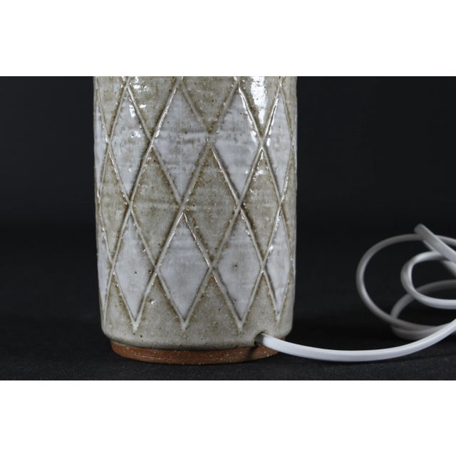 Mid-Century Modern Danish Sand and White Table Lamp by Per Linnemann-Schmidt for Palshus For Sale - Image 3 of 10