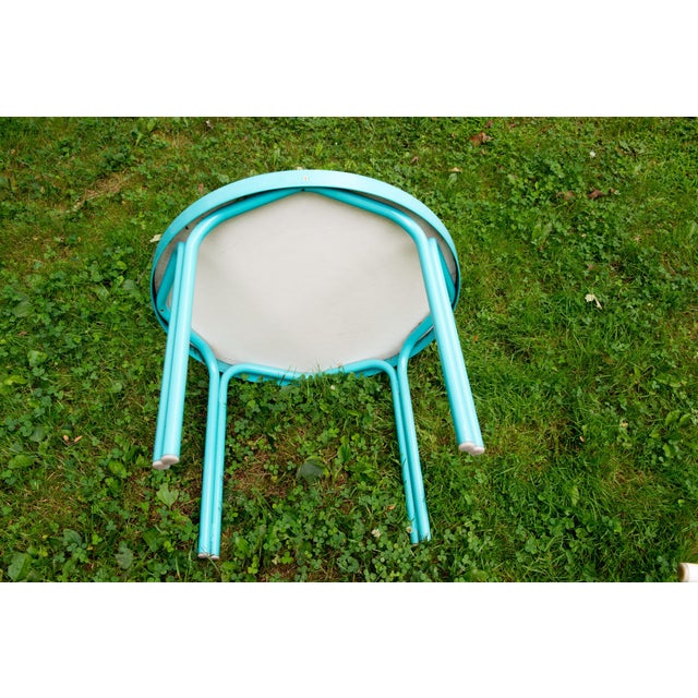 Mid-Century Modern Tropitone Turquoise Webbed Bench & Round Side Table, 1960s - Set of 2 For Sale - Image 3 of 4