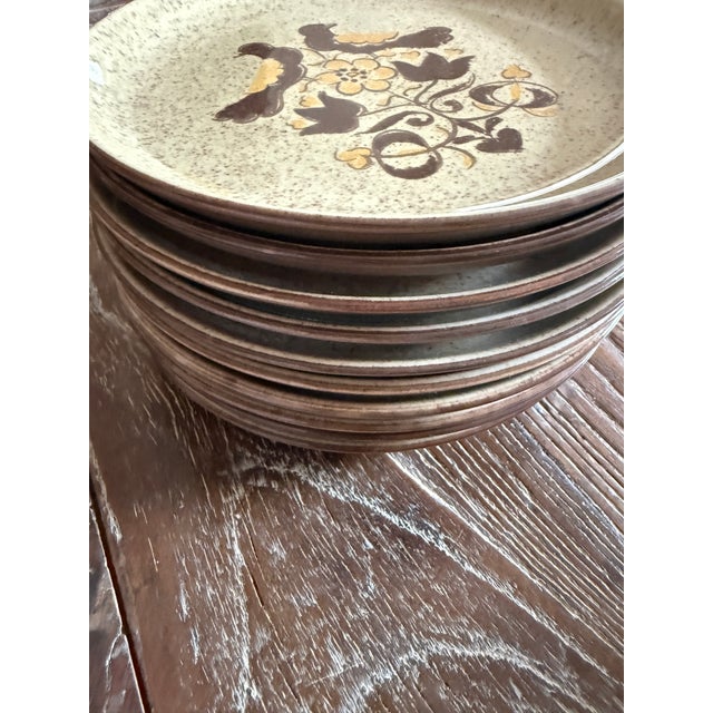 Red Wing Pottery Vintage Red Wing Turtle Dove 7.5 Inch Plates Brown Mustard Yellow Folk Art Stoneware - Set of 10 For Sale - Image 4 of 10