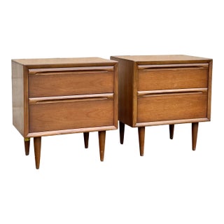 Mid-Century Pair of Minimalist Mid Century Modern Walnut Nightstands - a Pair For Sale