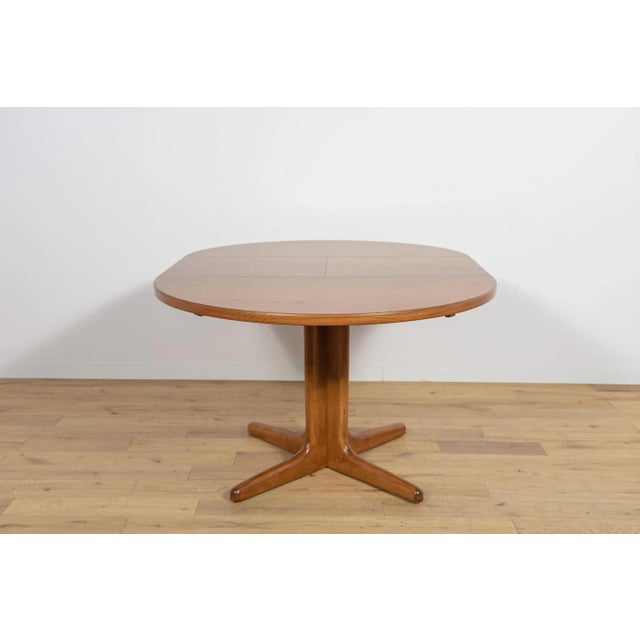 Mid-Century Round Walnut Extendable Dining Table, United Kingdom, 1950s For Sale - Image 10 of 17