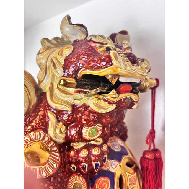 Vintage Japanese Kutani Ware Foo Dog Guardian Lion Figurines, Pair, Mid-20th Century For Sale - Image 13 of 14