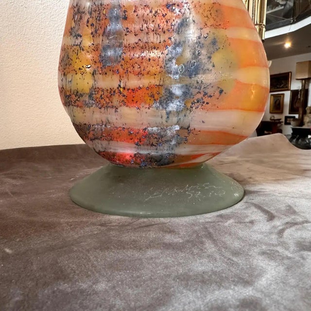 This Murano glass vase from the Eighties is a vibrant and elegant example of Italian glass artistry. Its combination of...