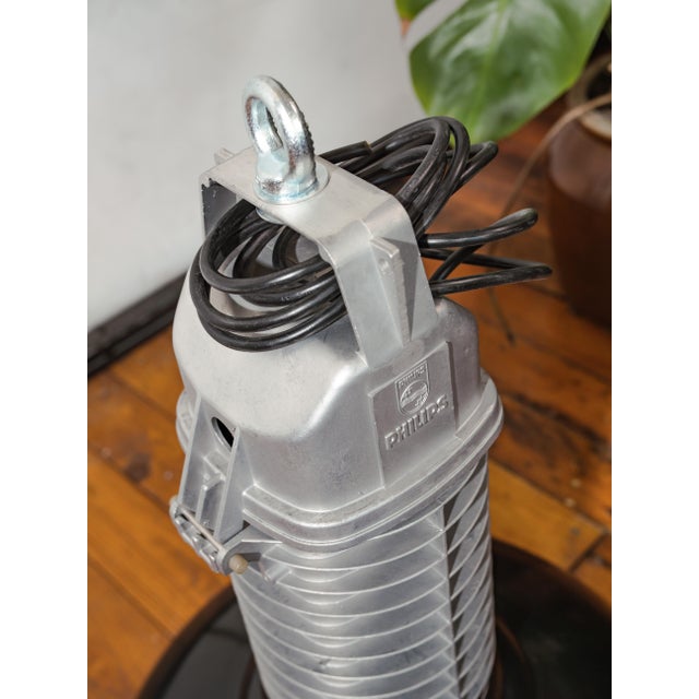 HDK Black Enamel Factory Pendant Light with Low Shade and Cast Aluminum Top from Philips, Holland, 1950s For Sale - Image 4 of 12