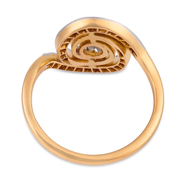 1910s Edwardian Diamond Two Tone 18k Gold Swirl Ring, Size 5 For Sale In Los Angeles - Image 6 of 6