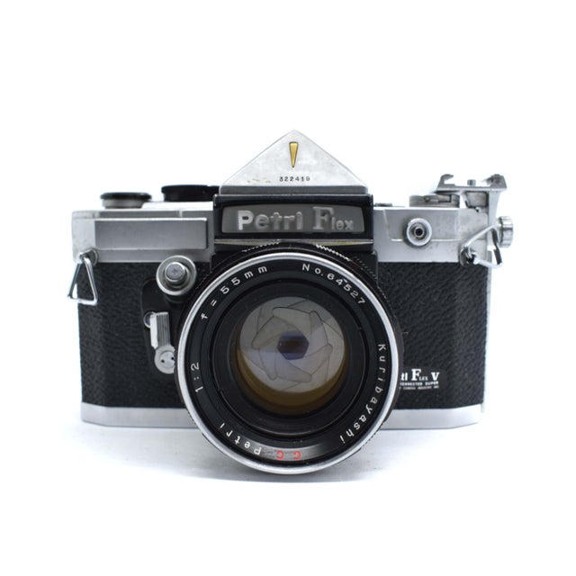 Mid-Century Modern Mid 20th Century Petri Flex v 35mm SLR Camera Manufactured by Kuribayashi Japan For Sale - Image 3 of 10