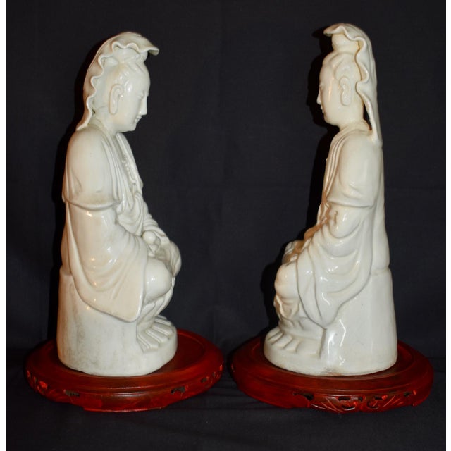 Pair Antique Chinese Blanc De Chine Porcelain Guanyin Statues Dehua Figures For Sale - Image 13 of 18