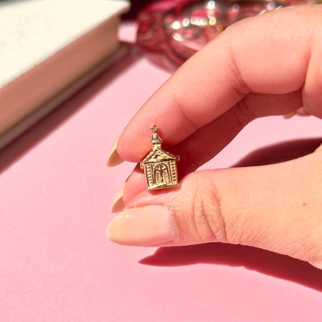 Vintage 1950s 14k Articulating Couple in a Chapel Charm, Bride and Groom, Church, For Sale - Image 14 of 14