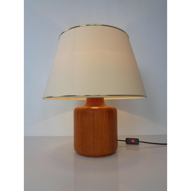 Table lamp made of solid teak by Kirk from the 1960s. I have official proof of authenticity such as vintage catalogs,...