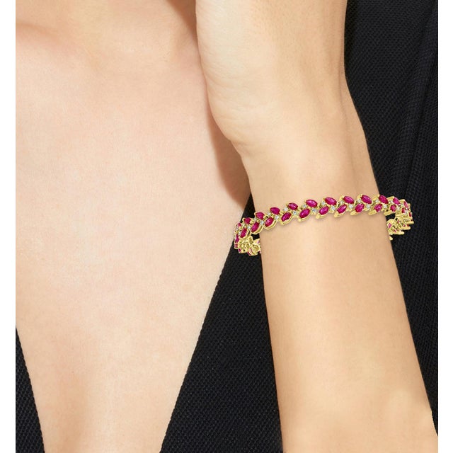 Traditional 12 Carat Natural Marquise Ruby and Diamond Tennis Bracelet 14 Karat Yellow Gold For Sale - Image 3 of 18