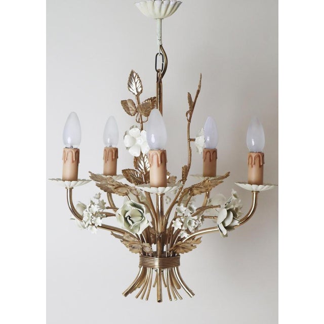 Hollywood Regency Gilded and Cream Rose and Bellflower Chandelier, Italy, 1960s For Sale - Image 11 of 16