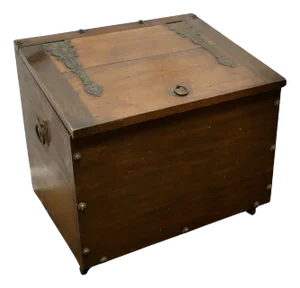 Art Nouveau Storage Box in Walnut, 1880s