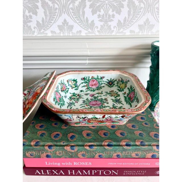 Chinoiserie Antique Rose Medallion Covered Tureen For Sale - Image 3 of 10