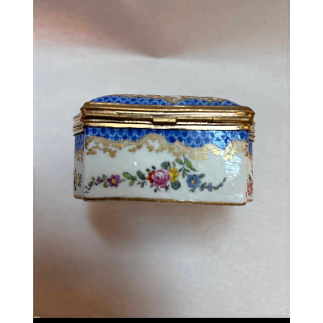 Mid 18th Century 18th Century Porcelain Snuff Box by Hochst, Germany circa 1740 For Sale - Image 5 of 8