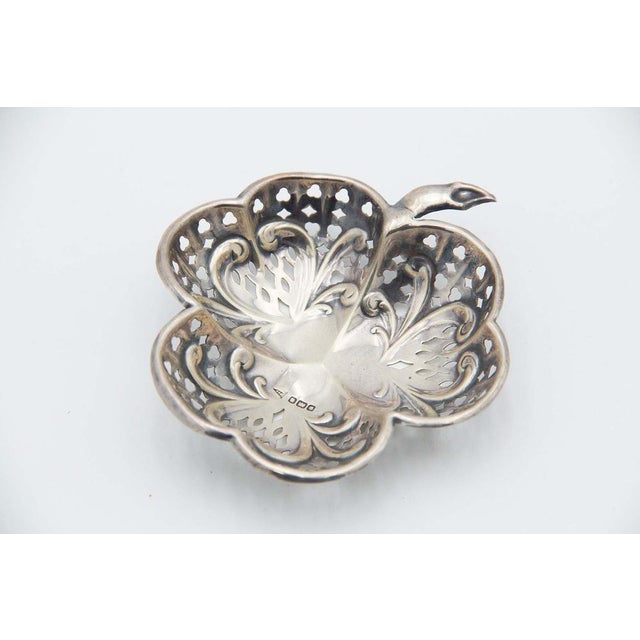 Silver Clover-Shaped Ring with Cutouts For Sale - Image 3 of 4