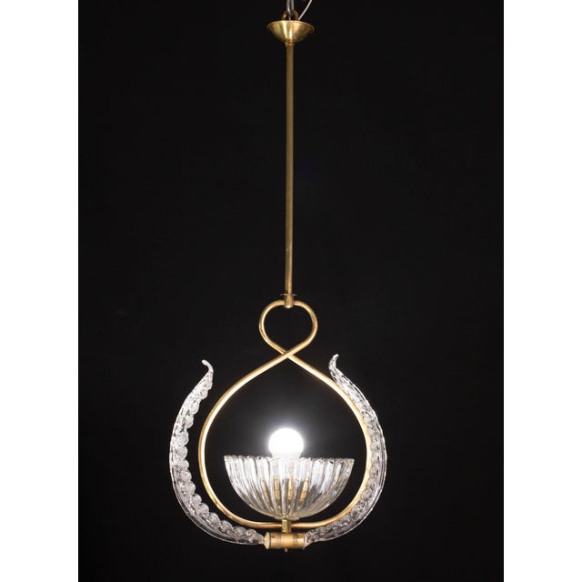 Pretty Murano chandelier attributed to Barovier e Toso. Period 1950. The chandelier measures 80 centimeters in height, and...