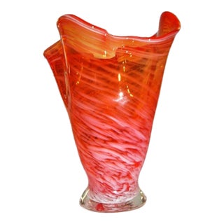 Vintage Fenton Art Glass Handkerchief Vase – Mid Century Modern Ruffled Glass Decor For Sale