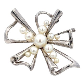 1990s Mikimoto Estate Akoya Pearl Brooch Pin 2.5-6 mm Silver For Sale