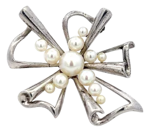 1990s Mikimoto Estate Akoya Pearl Brooch Pin 2.5-6 mm Silver