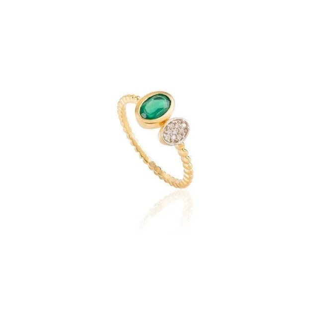 Gold Contemporary Emerald and Diamond Ring in 18k Gold Size 8 For Sale - Image 8 of 8
