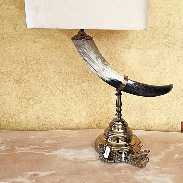 Vintage Faux Horn & Brass Table Lamp – Hollywood Regency For Sale - Image 12 of 18